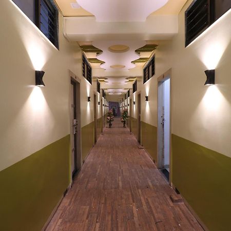 Hotel O Shri Sai Niwara Lodge Dhule Екстериор снимка